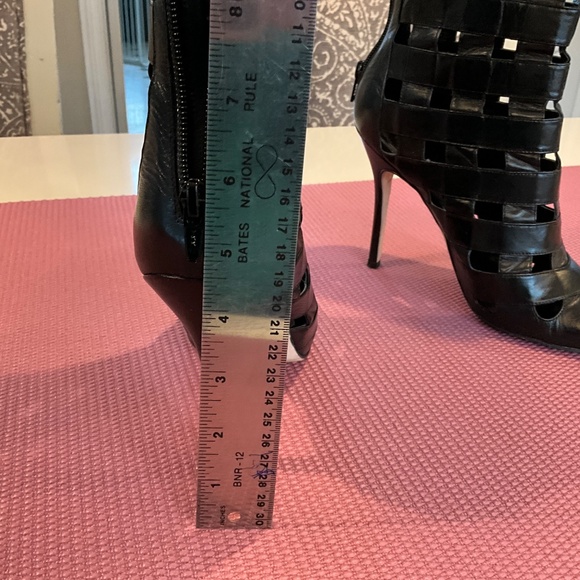 Manolo Blahnik Cage Leather Boots 40 - Picture 8 of 10